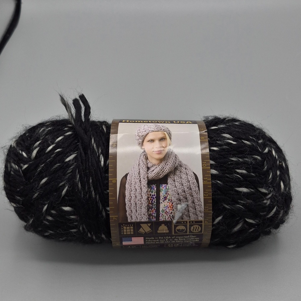 Lion Brand Hometown USA Yarn San Antonio Spur Black White Super Bulky 6 64yd 4oz
